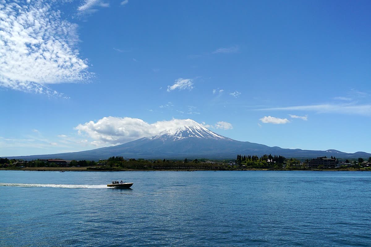 Lake Kawaguchiko reflection of Mt Fuji