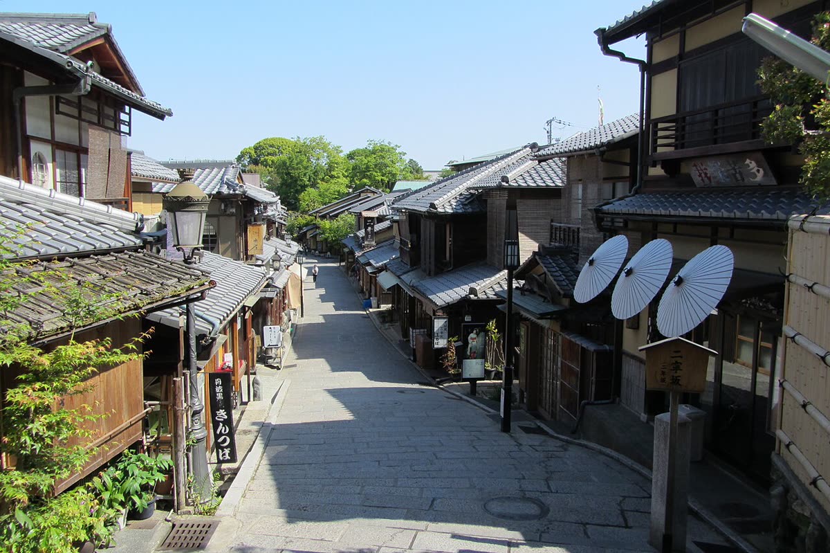 Kiyomizu approach